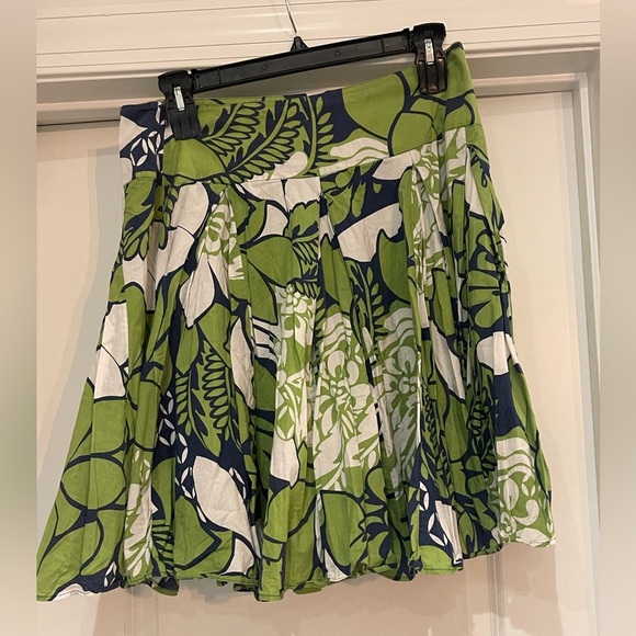 ⭐️New York & Company Green and Blue Floral Skater Skirt - Picture 1 of 3